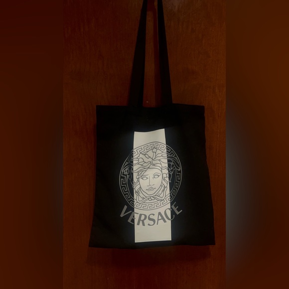 Don’t Tell A Vera Saki. Black canvas tote with a Medusa like logo thrift find - Picture 3 of 7
